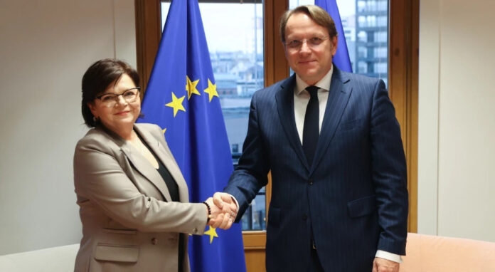 Izabela Leszczyna i Oliver Varhelyi priorytety zdrowotne polskiej prezydencji w UE