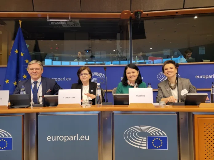 Izabela Leszczyna w PE: cyfryzacja, zdrowie psychiczne i profilaktyka
