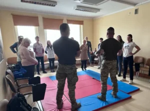 „Tak powinno to wyglądać”. Szkolenia z samoobrony w szpitalu w Szamotułach