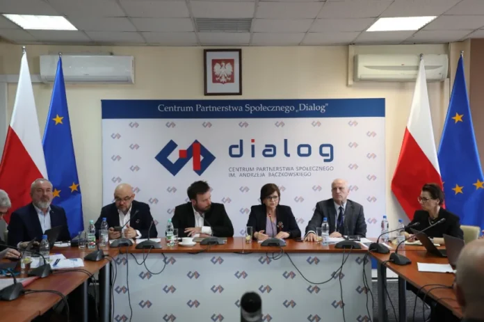 Trójstronne rozmowy o przyszłości zawodów medycznych. Co ustalono?