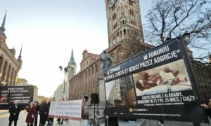Wojewódzki Szpital w Toruniu pozywa aktywistów pro-life za kontrowersyjny baner