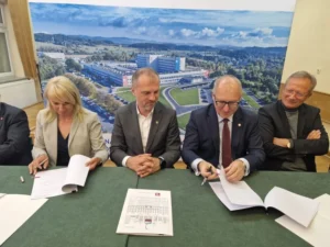 Wspólne badania, praktyki i dydaktyka. Jelenia Góra zacieśnia współpracę z Politechniką Wrocławską