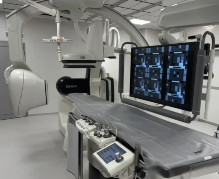 angiograf dwupłaszczyznowy