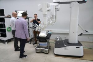 Meden-Inmed sprowadza do Polski robota MP1000. Ma być tańszy niż da Vinci