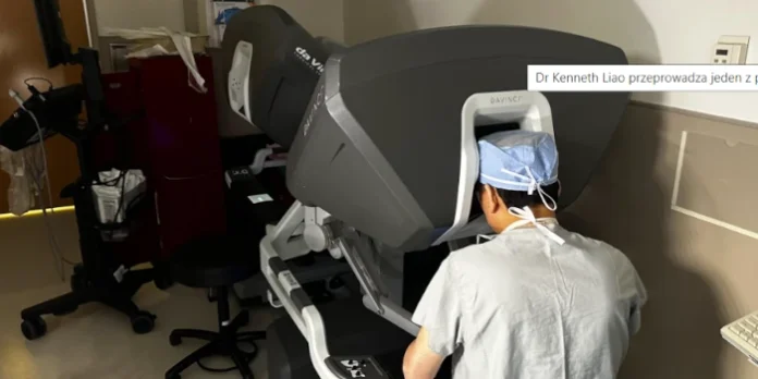 Operacja przeszczepu serca przy użyciu robota