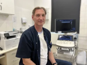 Zielona Góra: Dr Paweł Pyka wykonuje nowatorskie endoskopowe operacje piersi z rekonstrukcją