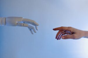 Humanoidalny robot, który rodzi dzieci? Chiny pokazują kontrowersyjną surogatkę przyszłości za 14 tys. dol.