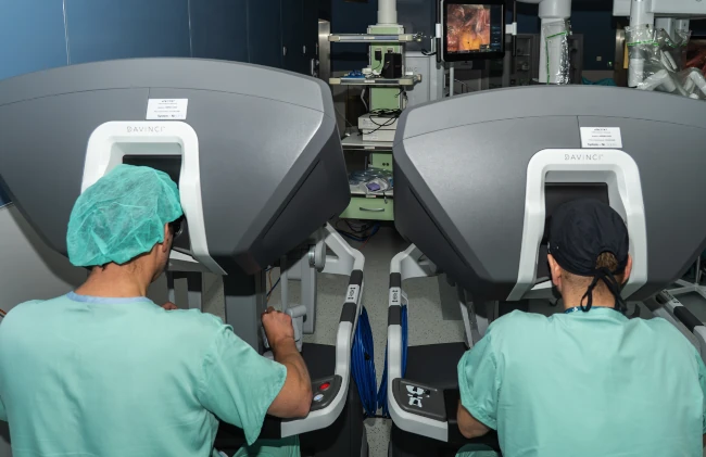 operacja na dwukonsolowym systemie da vinci xi