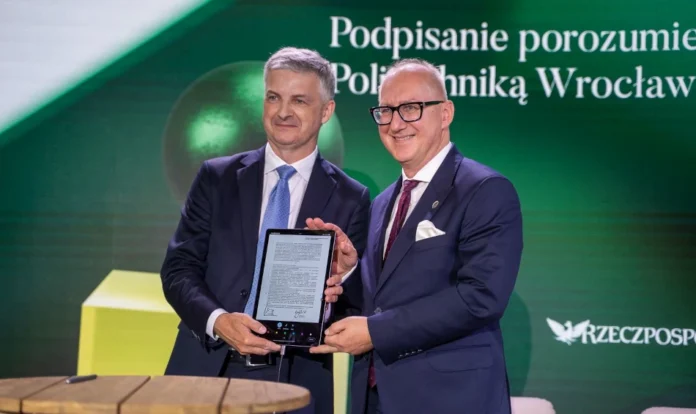 Forum w Karpaczu: Politechnika Wrocławska i AstraZeneca z umową o współpracy