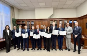 Osiem instytucji tworzy interdyscyplinarne konsorcjum AI. Podpisano list intencyjny