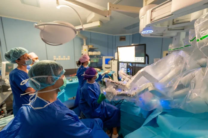 Pierwsze w Polsce operacje z użyciem robota da Vinci 5 w Szpitalu Medicover