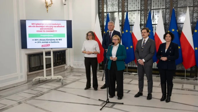 Podczas dzisiejszej konferencji Lewica przedstawiła kompleksową koncepcję zastąpienia składki zdrowotnej podatkiem zdrowotnym.
