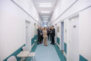 Takiego podejścia do opieki paliatywnej w Polsce wciąż brakuje. Klinika WUM wskazuje kierunek