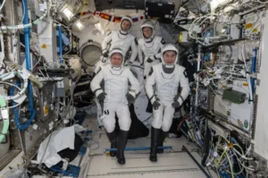 Pierwsza taka ewakuacja w historii ISS. Czterech astronautów powróciło na Ziemię z powodów zdrowotnych