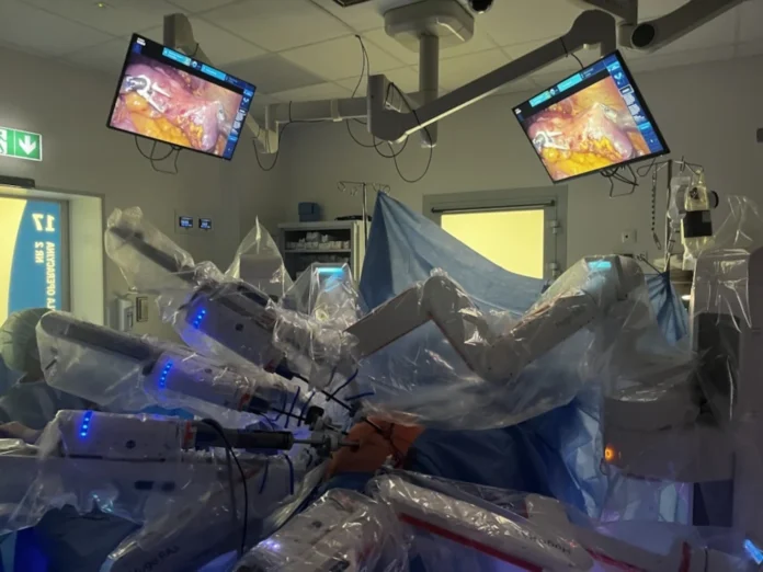 Pierwsze w Polsce użycie LigaSure w chirurgii robotycznej z systemem Hugo RAS
