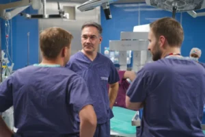 Dr Paweł Wisz przeprowadził historyczną operację robotyczną podczas EAU 2026 w Londynie