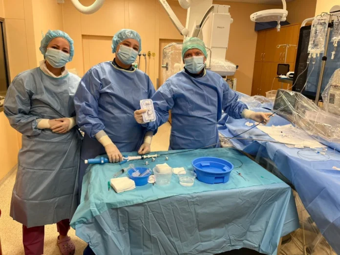 Pierwsza w Polsce implantacja nowej generacji przedsionkowego stymulatora bezelektrodowego