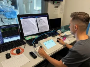 Robot w pracowni hemodynamicznej. UCK w Gdańsku testuje nowe podejście do PCI