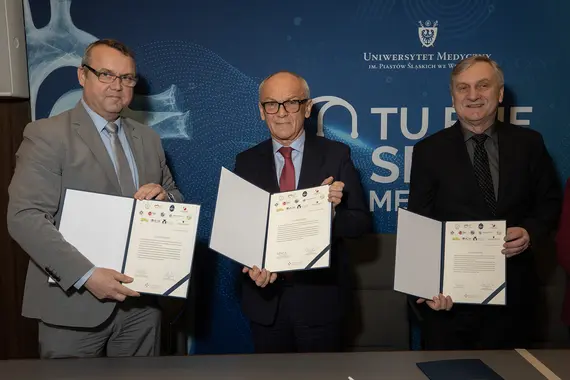 Od lewej: Sławomir Antoniewski, prof. Piotr Ponikowski i dr Zbigniew J. Król