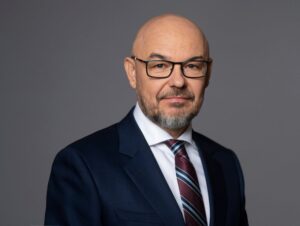 NFZ chce ograniczyć lekarzy „walizkowych”. Część operacji tylko w szpitalach specjalistycznych