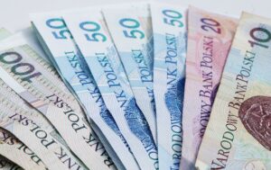 Najniższa krajowa 2027: od 1 stycznia ma wynosić 4950 zł