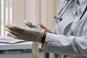 Trudno gojące się rany – czym są, przyczyny i skuteczne metody leczenia