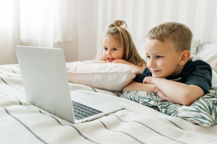 dzieci laptop