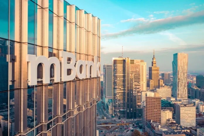 mBank logo na budynku