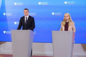Rząd przyjął pakiet pięciu ustaw dla ochrony zdrowia. Limity płac i 320 godzin pracy